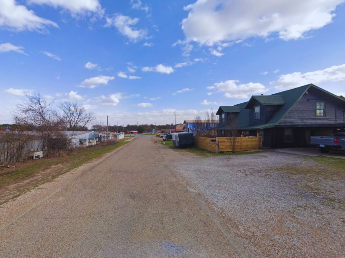 123 County Rd, Laguna Park, TX
