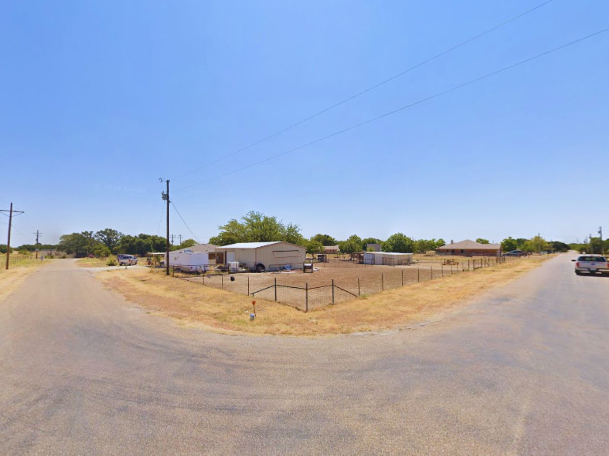 220 Apache Rd, South Mountain, TX